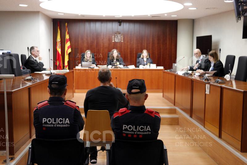 L'acusat d'intentar matar l'exdona amb una destral: "Vaig agafar el primer que tenia a casa i vaig colpejar-la al cap"