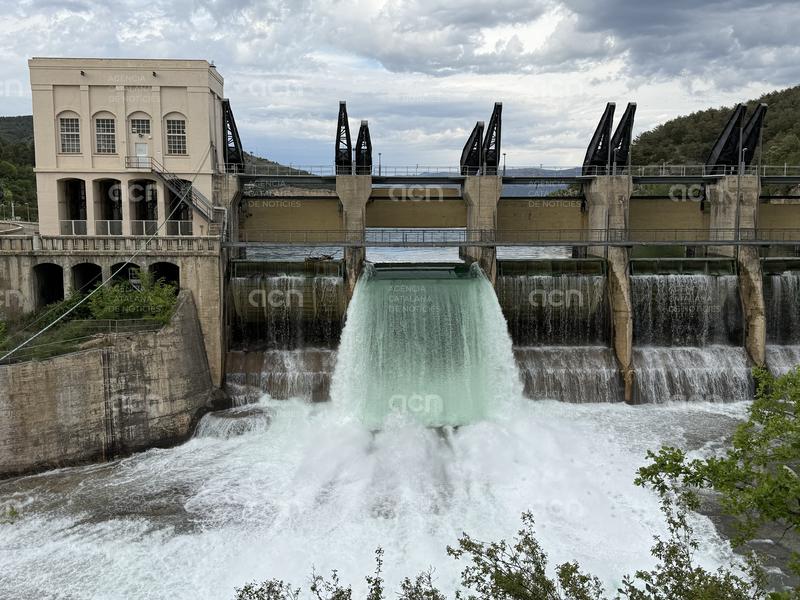 El pantà de Talarn comença a desembassar 60 m³/s d'aigua en arribar al límit de la seva capacitat