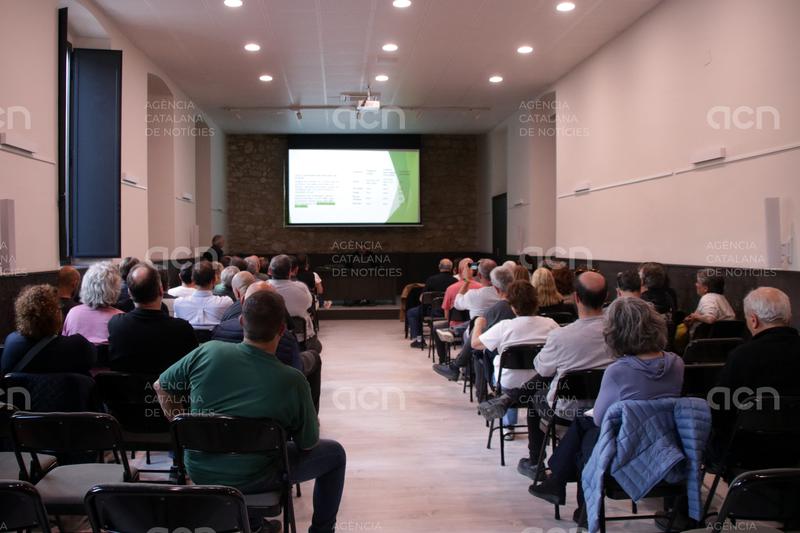Una seixantena de municipis gironins firmen un manifest perquè s'aturi el pla d'energies renovables promogut pel Govern