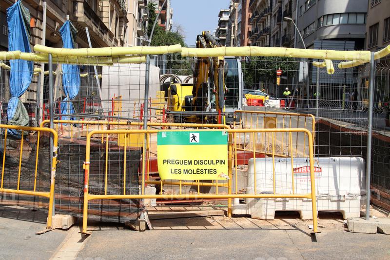 Les obres de l’L8 amplien el tall de trànsit del carrer Muntaner des d’aquest dilluns i fins a principis de 2027