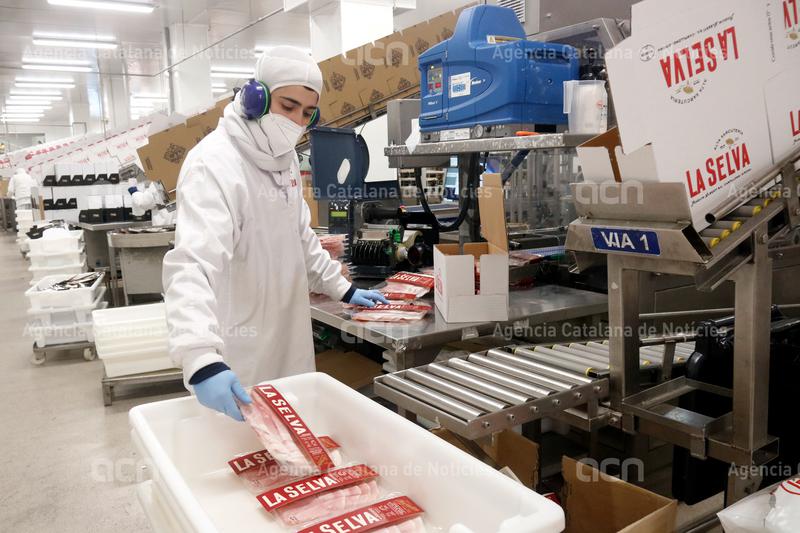 Les exportacions de les càrnies gironines cauen un 24% a l'abril i les de les farmacèutiques baixen a la meitat