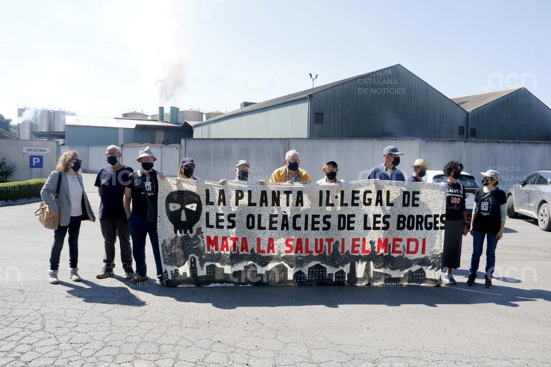 Ipcena i veïns de les Garrigues denuncien males olors i contaminació per part d'una empresa d'extracció de pinyola