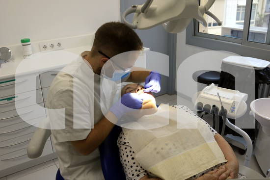 El servei de dentista per a persones en situació de vulnerabilitat de Barcelona atén gairebé 17.000 visites el 2025