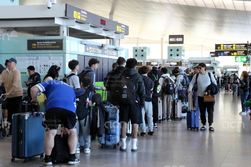 Els aeroports catalans reben més de 2,1 milions de passatgers internacionals a l'abril, un 3,3% més que l'any passat