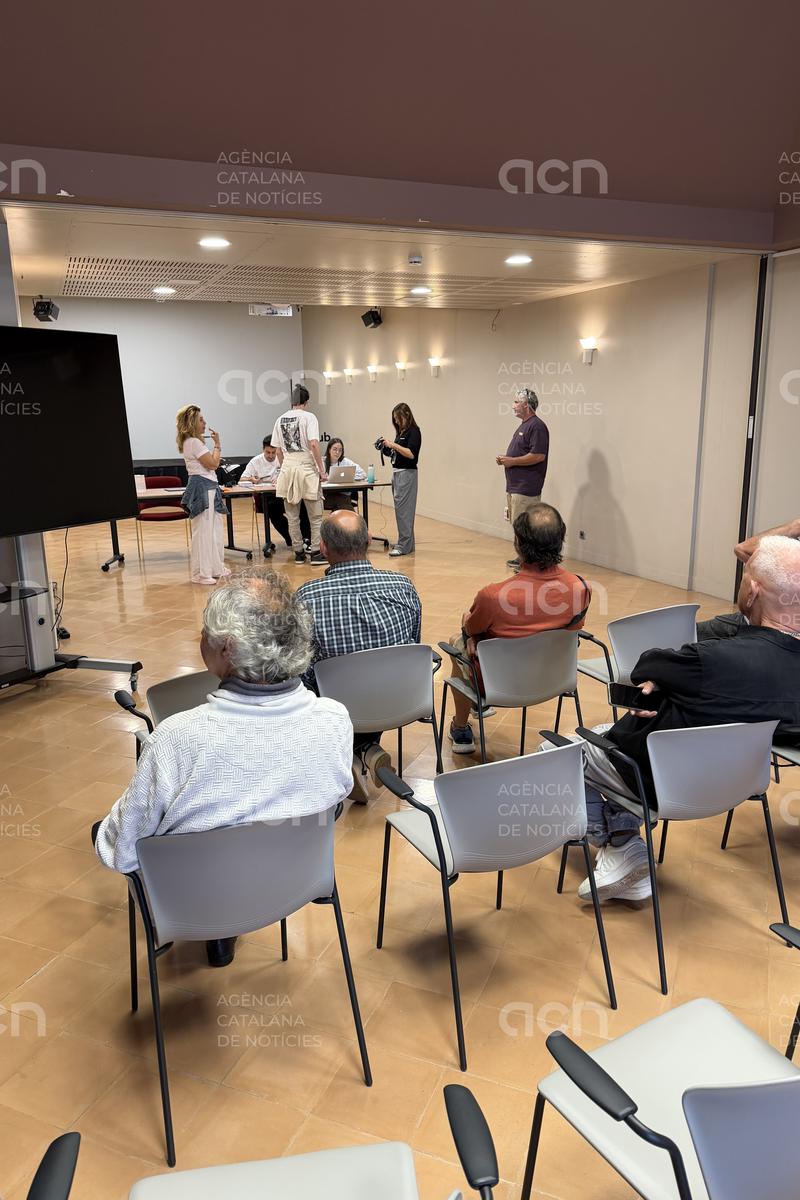 Segon càsting de la pel·lícula 'Enredados' a Girona, exclusiu per a homes i amb poca afluència