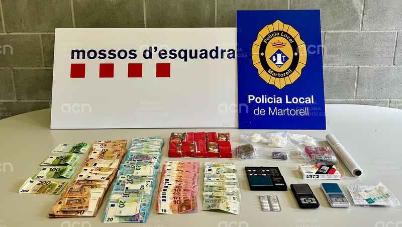 Els Mossos enxampen més d'un quilo d'haixix i cocaïna al pis d'un arrestat a qui acompanyaven a buscar el passaport 