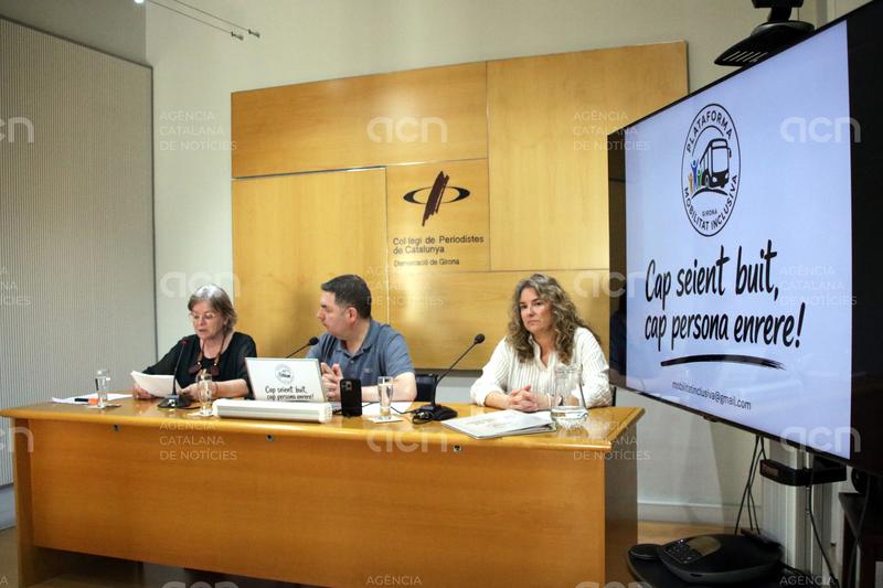 Famílies gironines reclamen que els seus fills amb discapacitat puguin fer servir el bus escolar quan compleixen 18 anys
