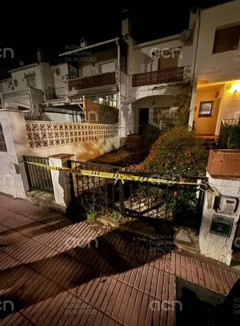 Set detinguts per intentar ocupar una casa a Empuriabrava