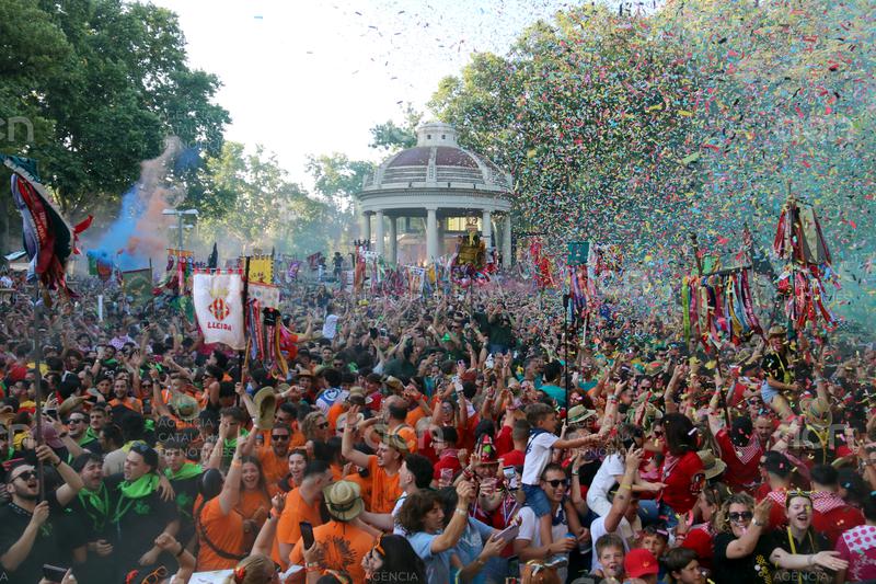 Arrenca a Lleida un nou Aplec del Caragol de rècord amb prop de 17.000 penyistes de 124 colles als Camps Elisis