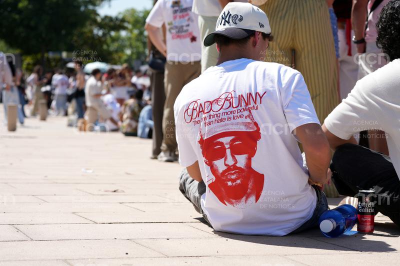 Bad Bunny desplega un show colossal que fa embogir el públic de l’Estadi Olímpic de Barcelona