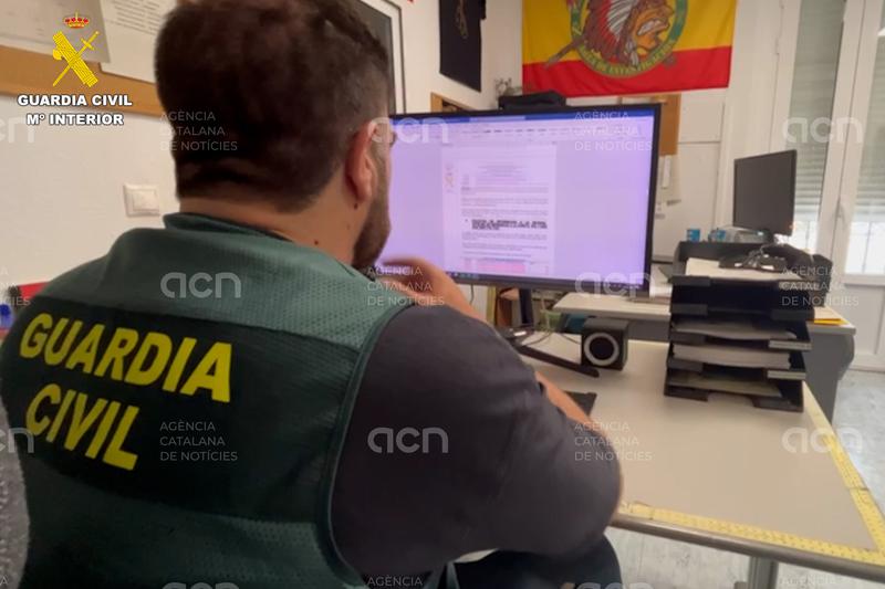 Desarticulen una xarxa criminal que va estafar 400.000 euros a diverses víctimes fent-se passar per bancs