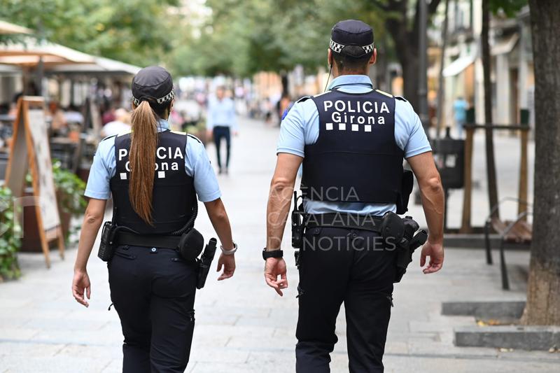Detenen un home per agredir-ne un altre al coll amb un ganivet a la Rambla de Girona