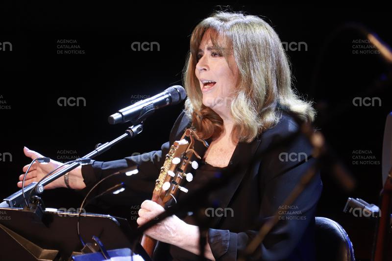Maria del Mar Bonet, Estrella Morente, Mayte Martín i Tarta Relena posen veu al muntatge 'Cançons del Grec'