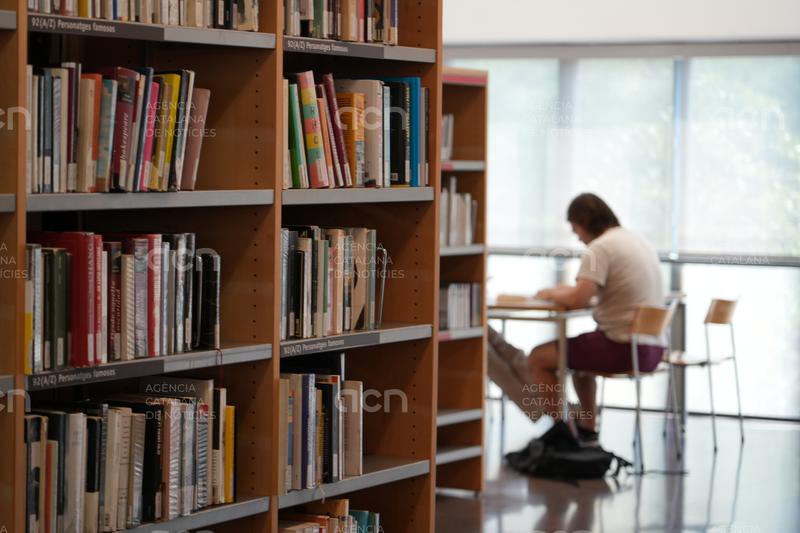 Casals i biblioteques de Barcelona tindran un telèfon per a infants sense mòbil que necessitin contactar amb la família