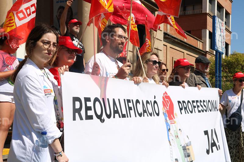 Tècnics sanitaris es concentren a la Vall d'Hebron per exigir la reclassificació de tots els professionals del sector