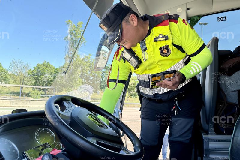 Els Mossos intensifiquen el control de transport de viatgers per carretera en una època de màxima mobilitat