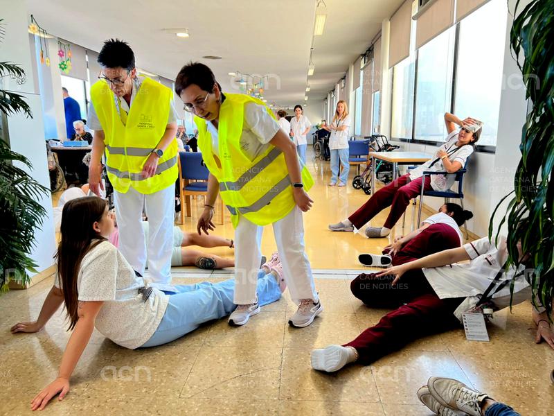 Simulen un incendi a l'Hospital de la Santa Creu de Jesús i es posa a prova el pla d'autoprotecció