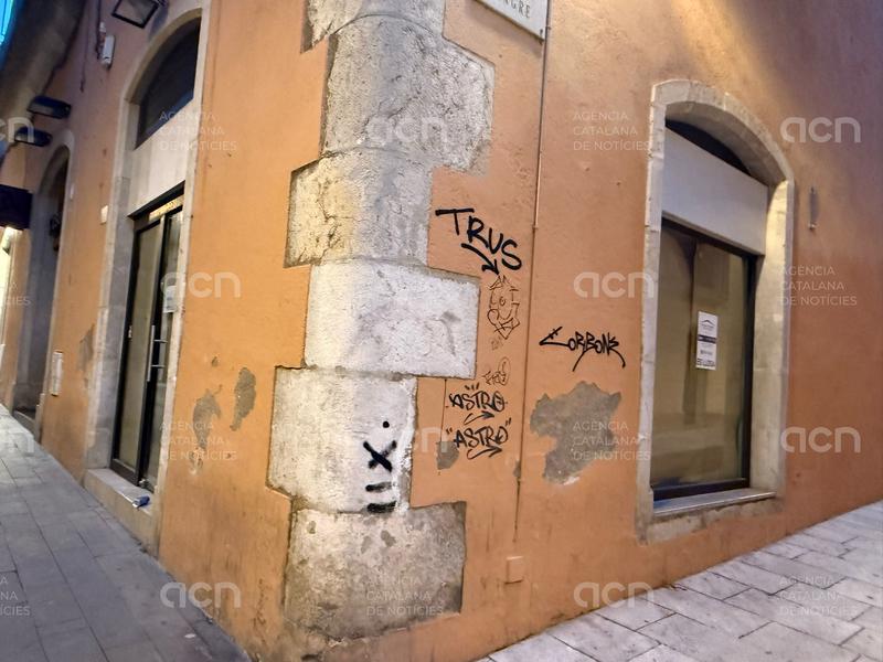Figueres obre una línia d'ajuts per netejar grafits de façanes d'edificis privats