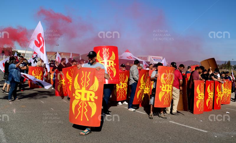 El secretari d'STR: "No imaginem treballadors de 65 anys pujant l'escala de gat de torres de 30 metres" a la refineria