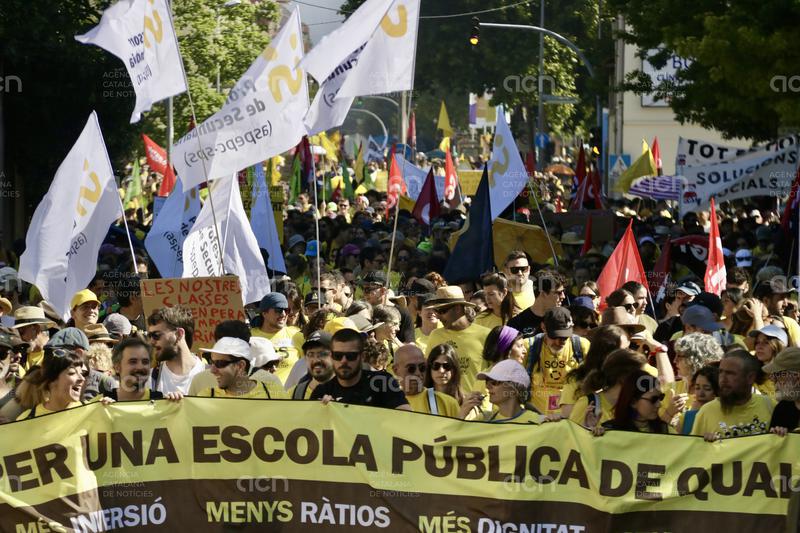 Milers de docents de l'àmbit metropolità i la Catalunya central tallen l'AP-7 a Granollers