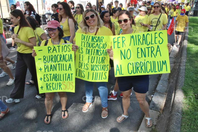 Uns 700 professors es manifesten a Tarragona en una nova jornada de vaga educativa