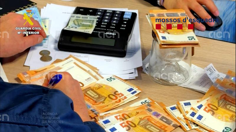 Desarticulat a Tarragona un entramat d'empreses que subministrava material per a grans plantacions de marihuana
