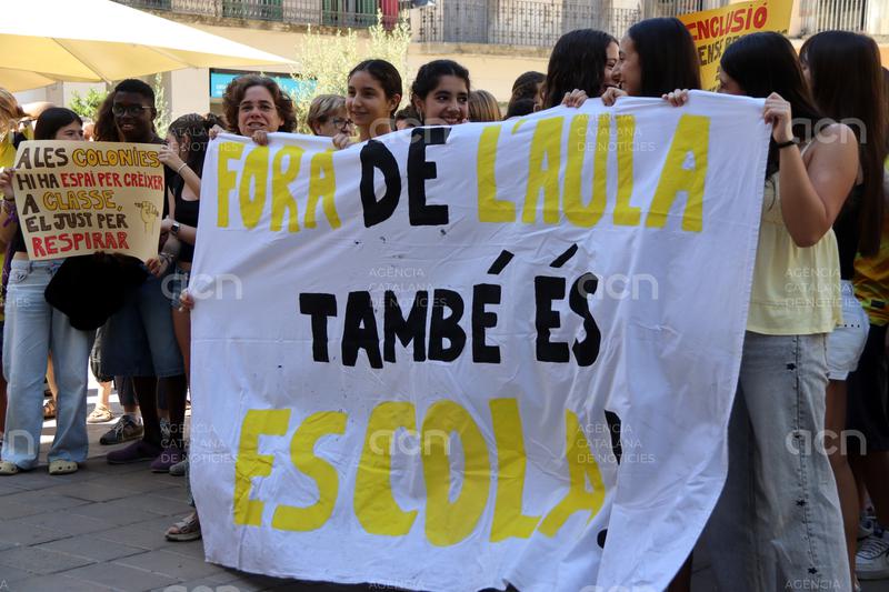 Estudiants d'Igualada protesten per la retallada d'activitats i reclamen una educació pública de qualitat