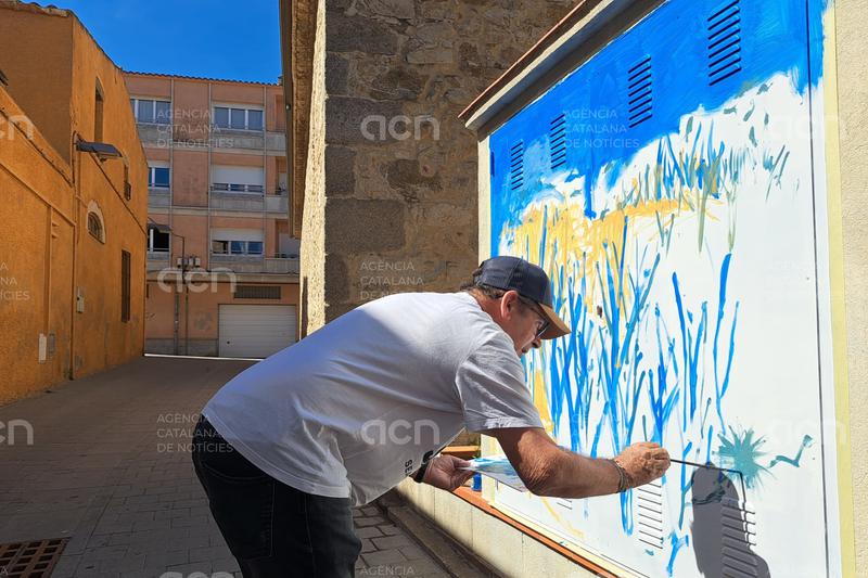 Palamós decorarà amb dissenys artístics les tapes de servei com aigua o electricitat de les façanes del barri vell