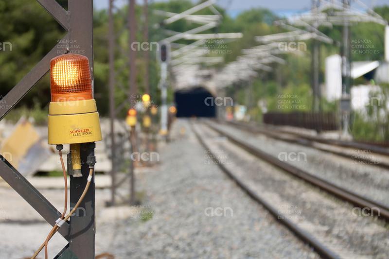 Transports creu que adaptar l'ample de via ibèric a l'europeu és "difícilment assumible" i calcula que caldrien 30 anys