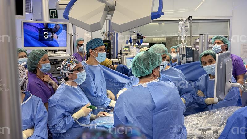 Operat a Barcelona i per primer cop a Europa un fetus que havia desenvolupat els budells fora del seu cos