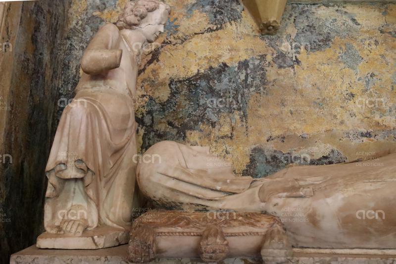 L'obertura de vuit tombes al monestir de Pedralbes revela detalls sobre la reina Elisenda, enterrada fa 700 anys