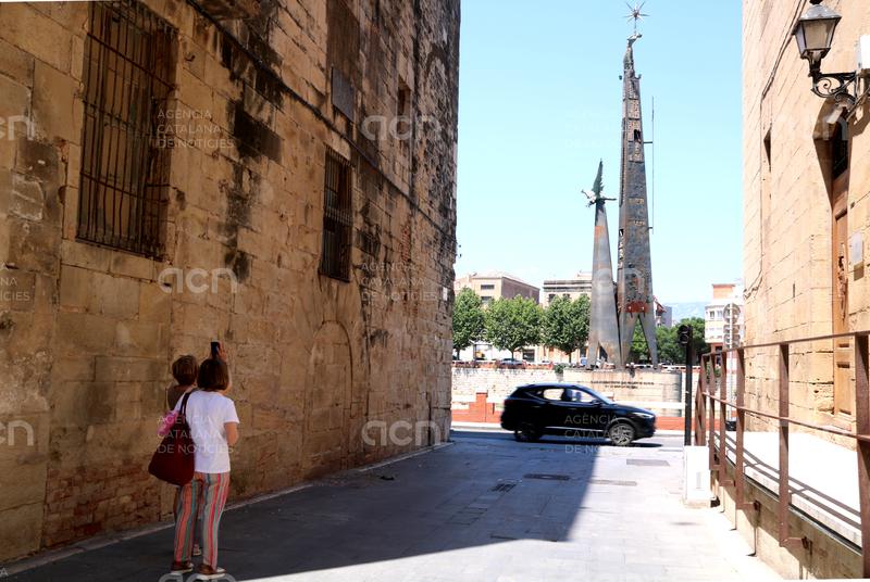 El jutjat contenciós de Tarragona aixeca les cautelars que van aturar la retirada del monument franquista de Tortosa