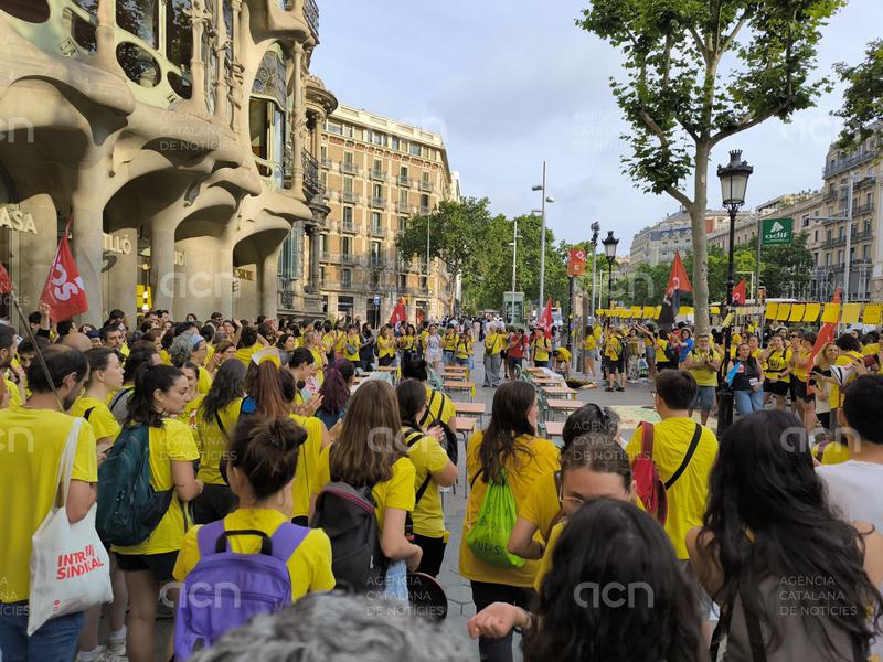 Una protesta docent bloqueja l'accés a la Casa Batlló de Barcelona durant més de quatre hores