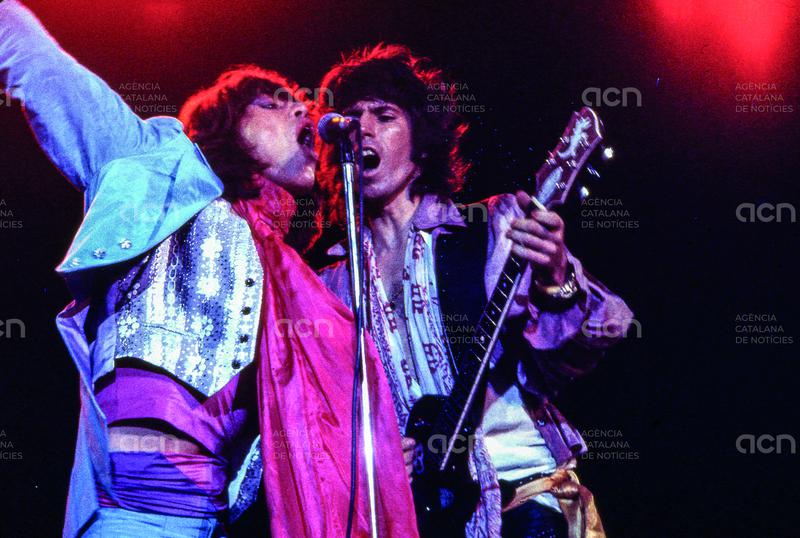 El llibre 'Black & Cat' commemora els 50 anys del concert dels Rolling Stones a la Monumental de Barcelona 