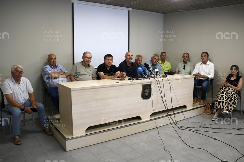 Una desena de col·lectivitats de regants dels canals d'Urgell carreguen contra l'acord de modernització