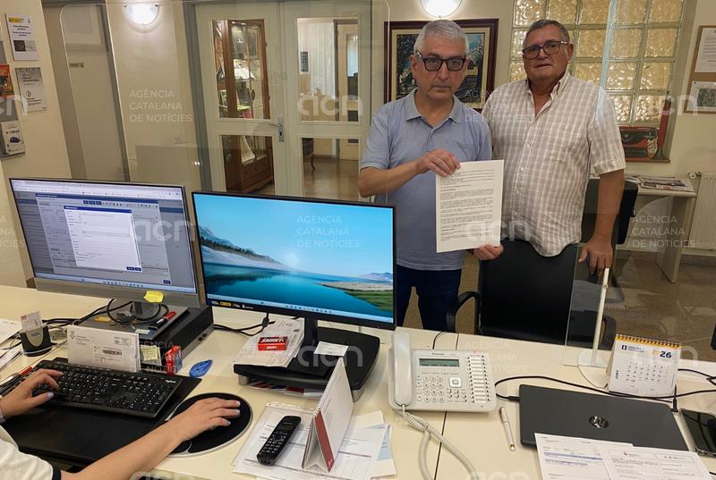 Els tres regidors de Junts i l'edil d'ERC cessat presenten una moció de censura contra l'alcaldessa de Pont de Molins