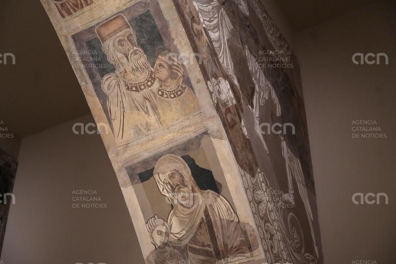 La vicepresidenta d’Aragó visita les pintures de Sixena al MNAC a l’espera del cronograma del trasllat