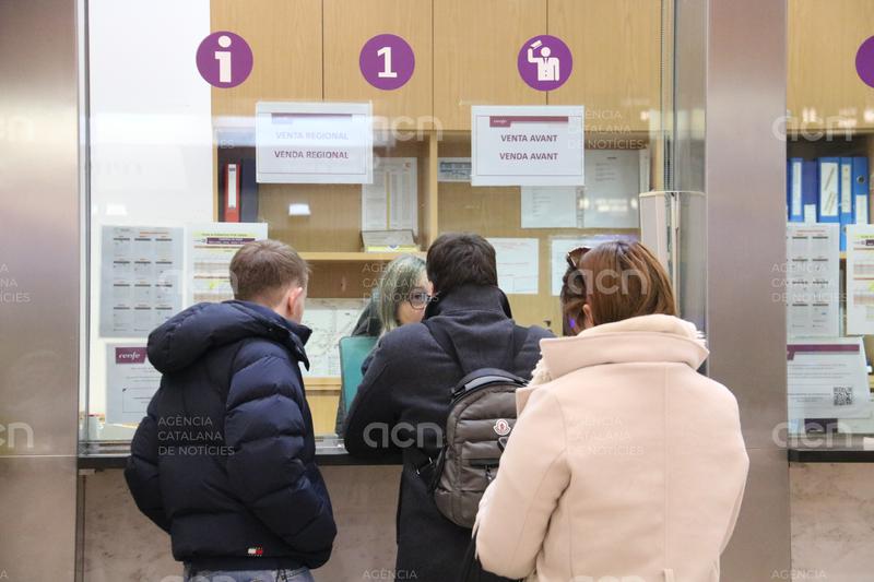 Unes 860 persones s'examinen aquest dissabte a les proves d'accés d'operador comercial de Renfe