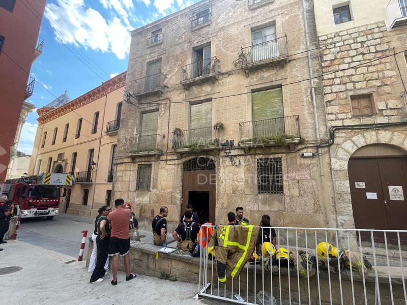 Dos ferits en l'esfondrament parcial d'un edifici de Tortosa