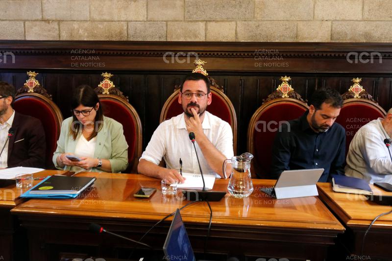 El ple de Girona aprova convertir 10.500 aparcaments al carrer en zones verda, blava i taronja en un termini de deu anys