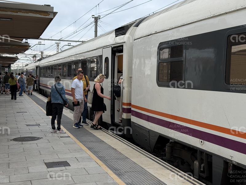 L'R2 Sud acumula retards en la represa després de les obres als túnels del Garraf: "Els autobusos arribaven puntuals"
