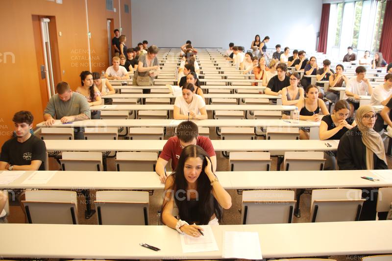 Més de 4.000 estudiants de la demarcació de Tarragona comencen les PAU amb una quinzena de detectors de dispositius