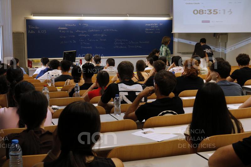 Les PAU arrenquen a Lleida amb rècord d'alumnes inscrits i amb controls aleatoris de dispositius electrònics
