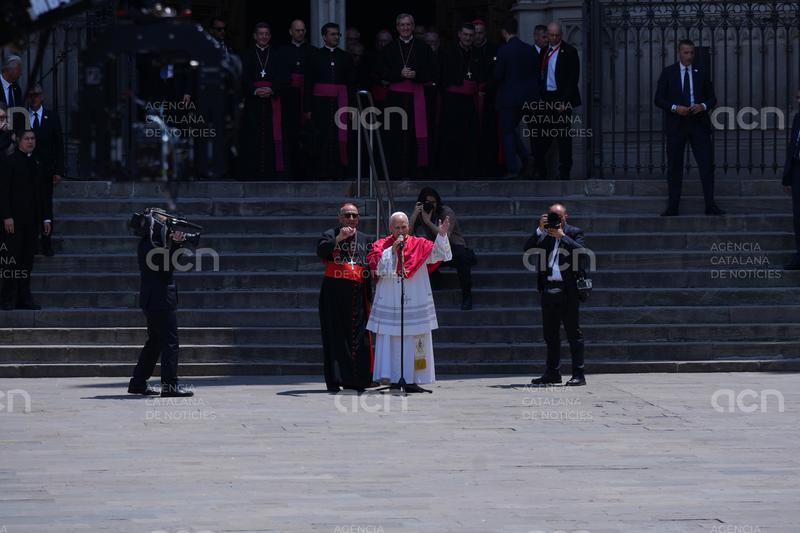 El Papa saluda en català els 6.000 fidels fora de la catedral: “Bon dia i bona ora, gràcies per ser aquí”