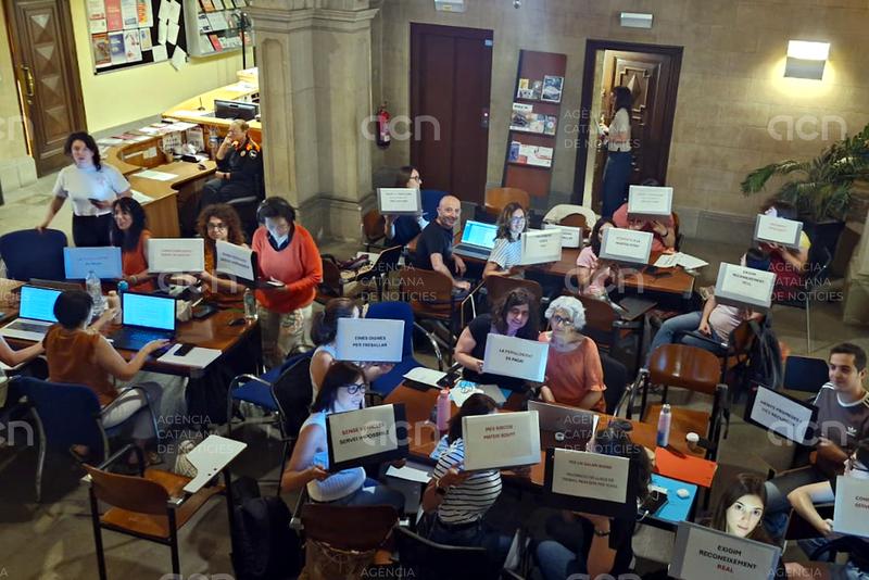 Protesta dels treballadors del Consell Comarcal de l'Alt Empordà per denunciar condicions laborals "deficients"