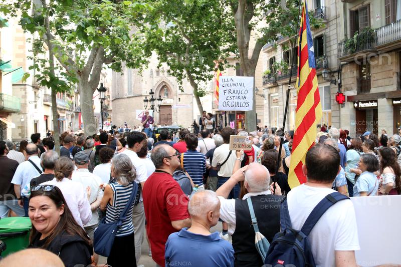 Un centenar d'assistents a una concentració "contra els privilegis públics" de la visita del Papa