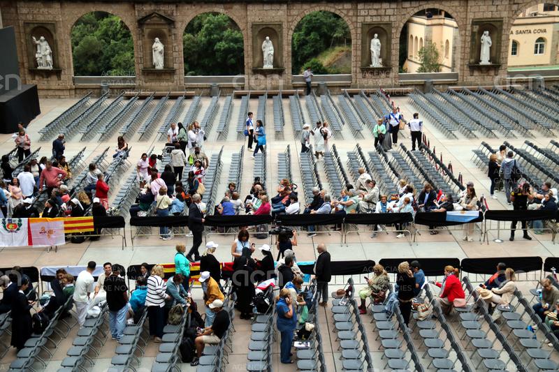 Emoció i nervis a Montserrat hores abans de l'arribada del papa Lleó XIV
