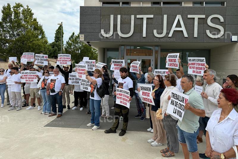 Familiars i amics d'un jove que va morir fixant boies a Begur fa dos anys denuncien "inacció" del jutjat de la Bisbal
