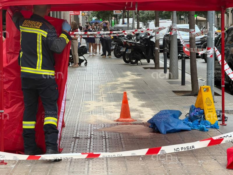 Els Mossos desvinculen el crim d'un home al carrer Balmes de la visita del Papa