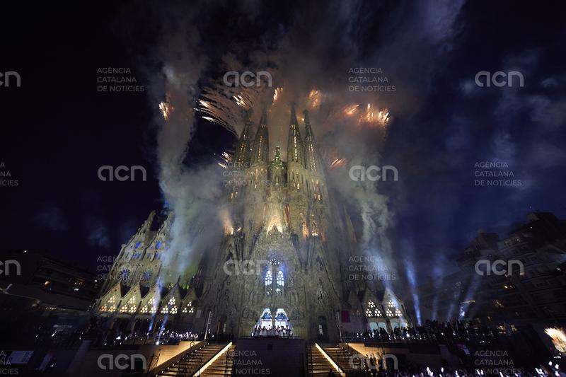 Expulsen uns 500 cantaires de la missa a la Sagrada Família en detectar estelades impreses a les partitures
